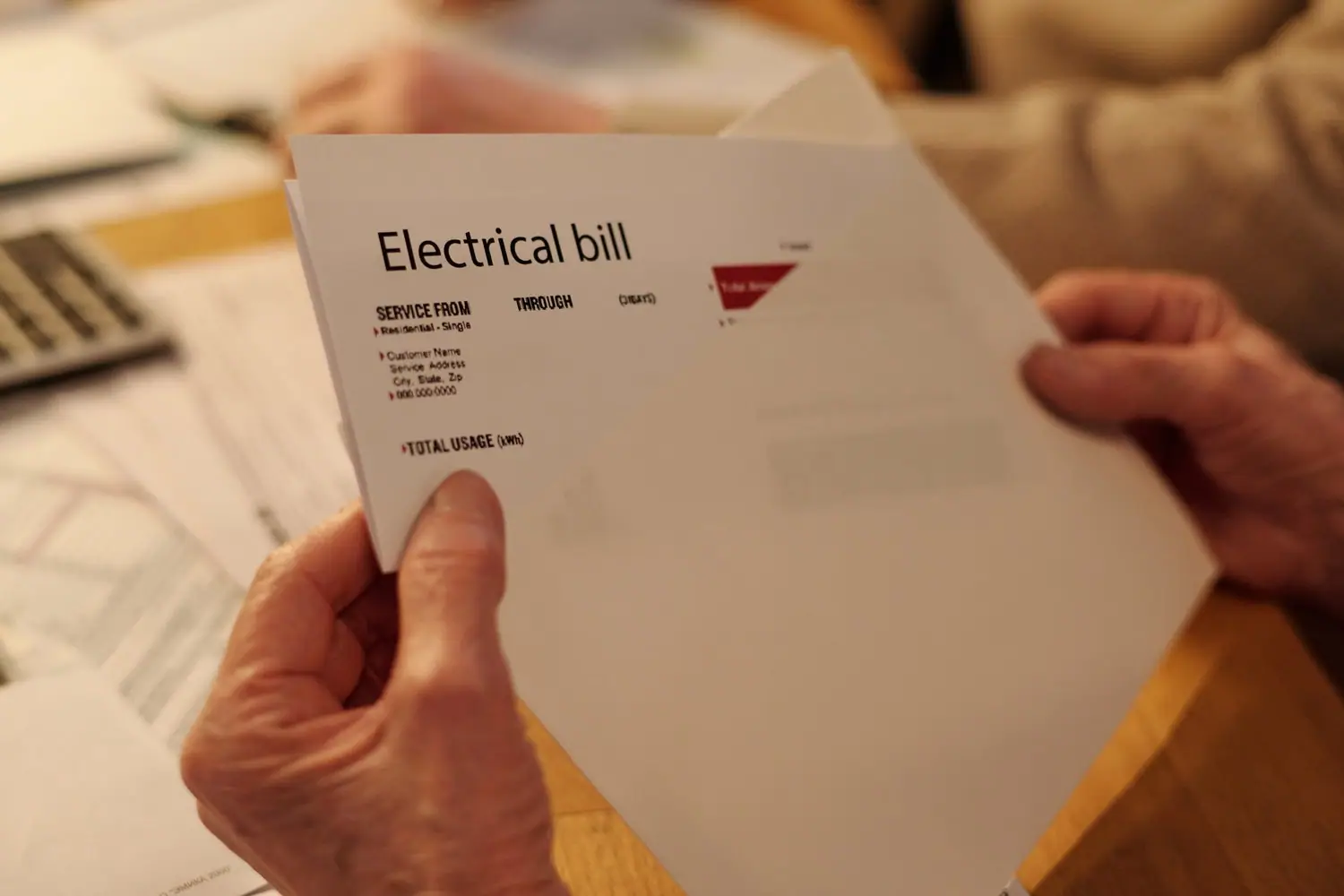 Kiedy warto zmienić dostawcę energii elektrycznej - porównanie taryf i procedury