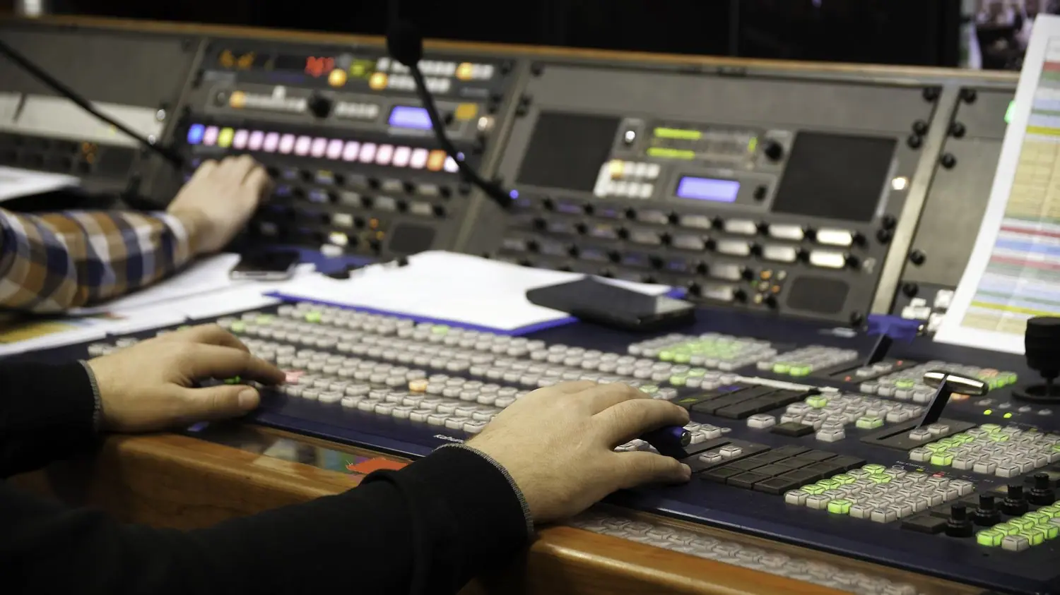 W jaki sposób stworzyć własny program radiowy - od pomysłu po emisję